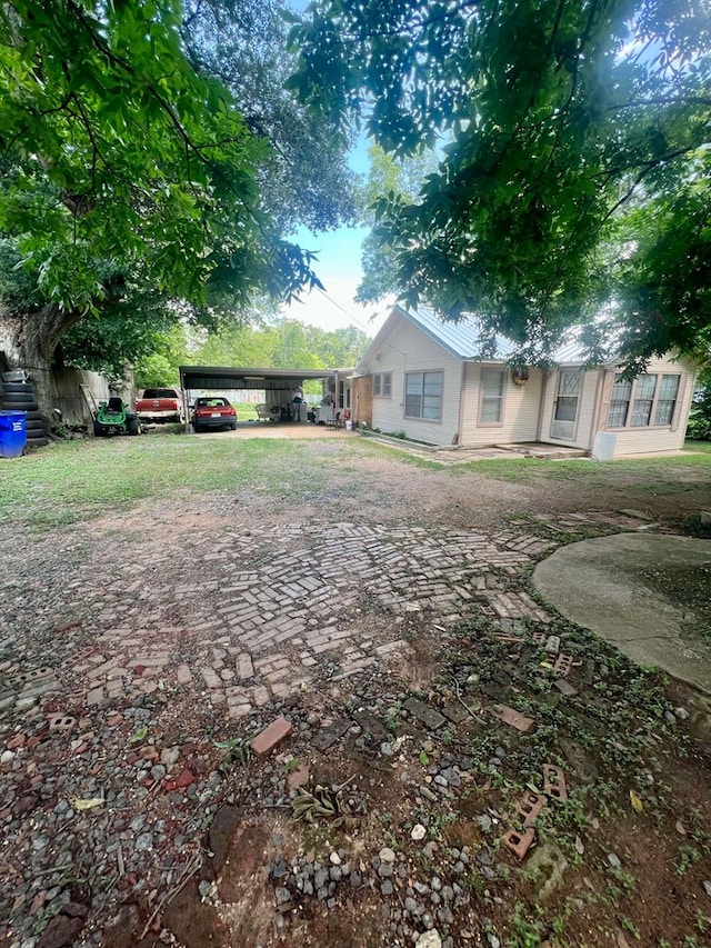 view of yard featuring a carport