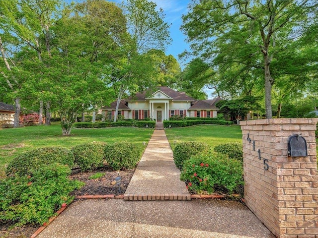 view of front of house with a front lawn