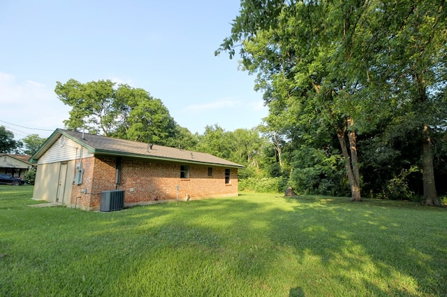 20 E 1st St, Wells, TX 75976 - view of green lawn featuring central AC