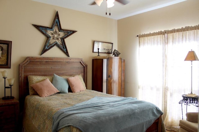 bedroom featuring ceiling fan