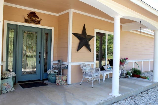 property entrance featuring a porch