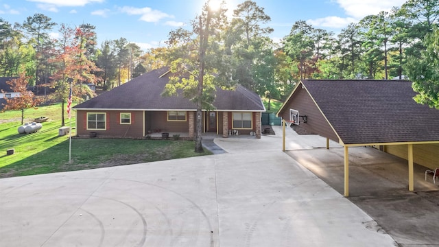 view of front of property with a carport and a front yard