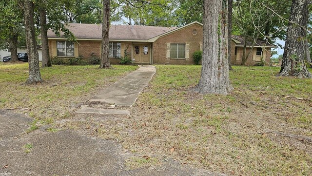 ranch-style house with a front yard