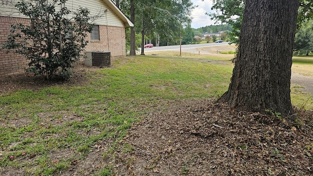 view of yard with central AC unit