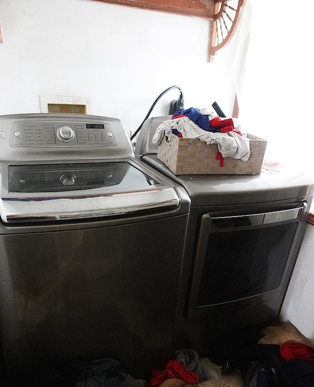 118 Jones St, Lufkin, TX 75901 - laundry room with independent washer and dryer