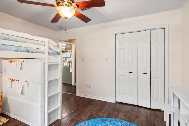 unfurnished bedroom featuring ceiling fan, a closet, and dark hardwood / wood-style floors