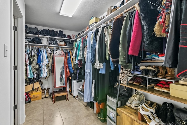 spacious closet featuring light tile patterned flooring