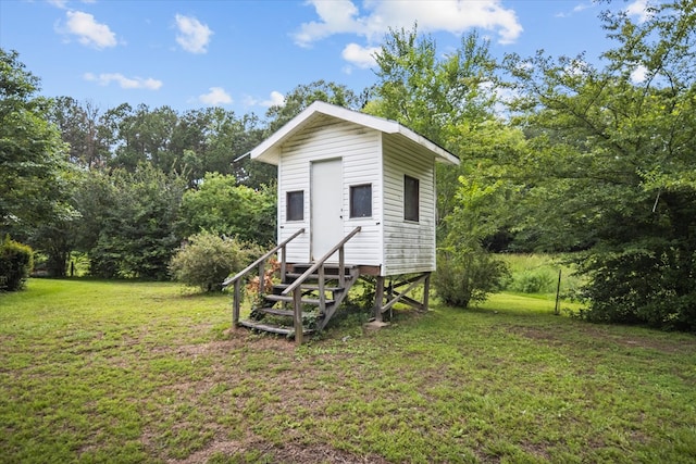 view of outdoor structure featuring a yard