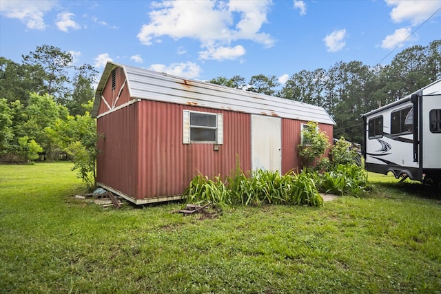 view of outbuilding featuring a yard