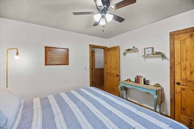 bedroom with ceiling fan