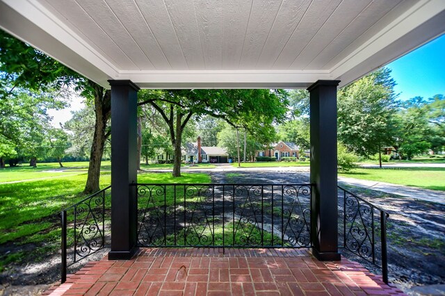 508 Jefferson Ave, Lufkin, TX 74904 - covered porch with a lawn