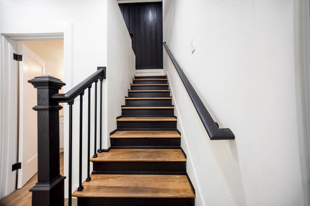 508 Jefferson Ave, Lufkin, TX 74904 - view of staircase