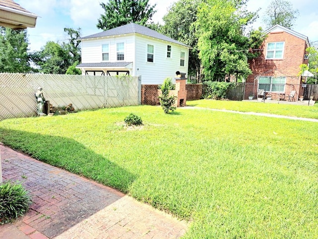 208 E Livingston St, San Augustine, TX 75972 - view of yard