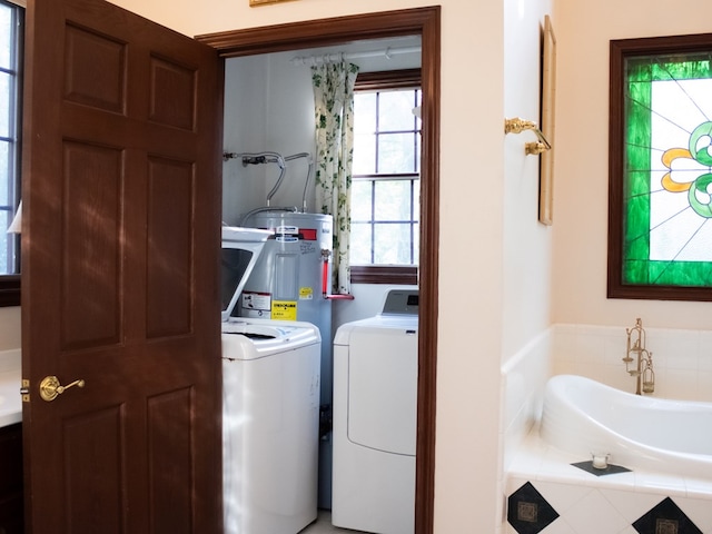 476 Jefferson Ave, Lufkin, TX 75904 - laundry room featuring washer / clothes dryer and electric water heater