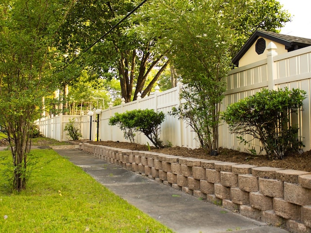 476 Jefferson Ave, Lufkin, TX 75904 - view of yard with fence