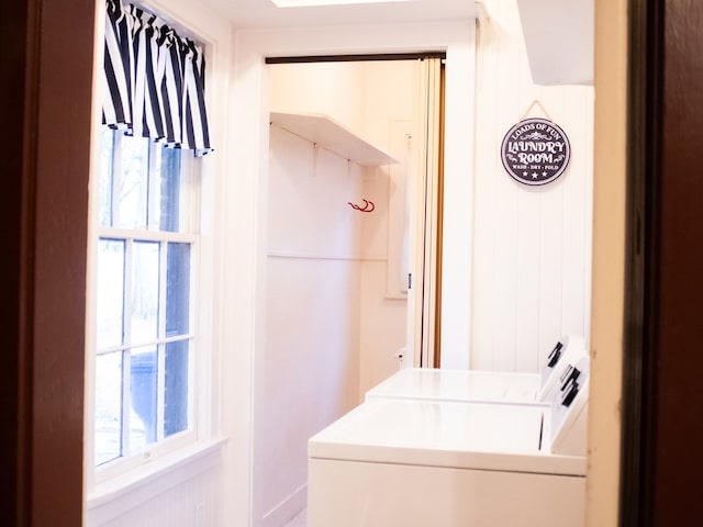 476 Jefferson Ave, Lufkin, TX 75904 - laundry area featuring washing machine and dryer
