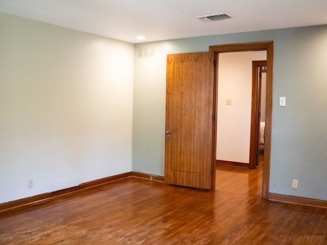 476 Jefferson Ave, Lufkin, TX 75904 - empty room featuring wood finished floors, baseboards, and recessed lighting