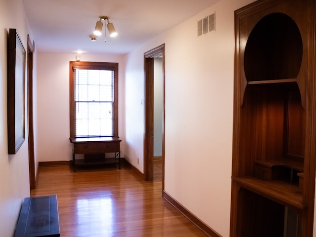 476 Jefferson Ave, Lufkin, TX 75904 - hall featuring wood finished floors and baseboards