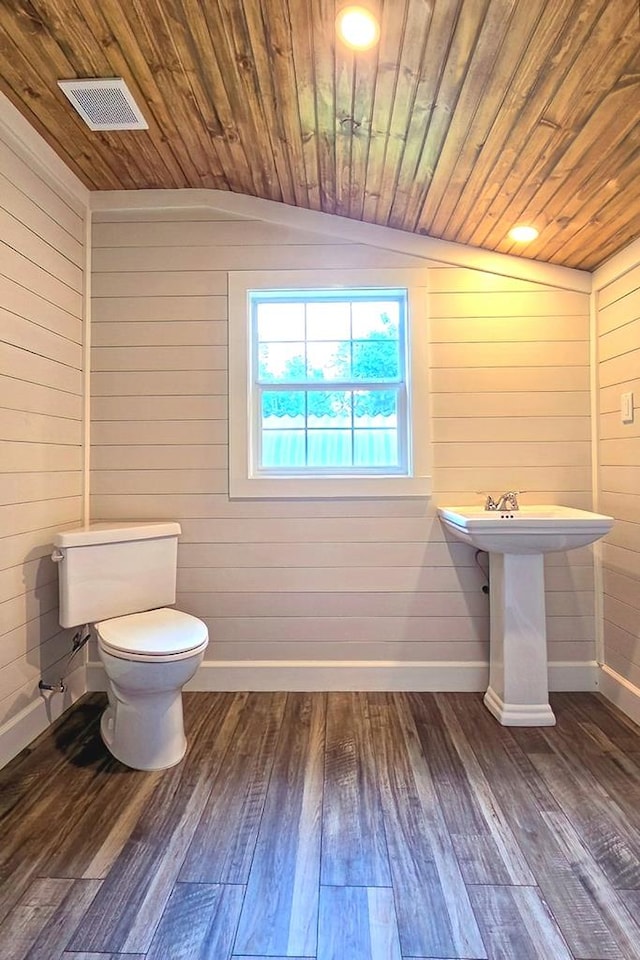613 S Kennon St, Hemphill, TX 75948 - bathroom with toilet, wooden ceiling, hardwood / wood-style flooring, baseboards, and vaulted ceiling