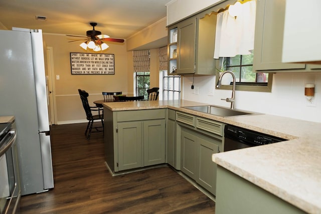 157 Craig St, Jasper, TX 75951 - kitchen featuring a peninsula, light countertops, a ceiling fan, dark wood-style flooring, and crown molding