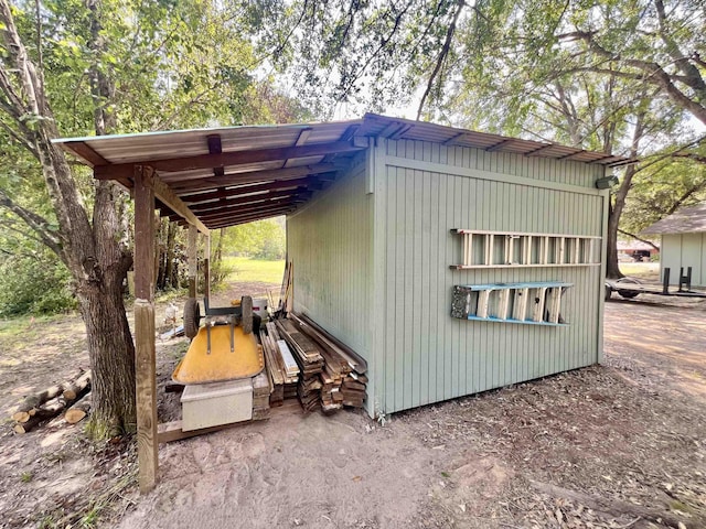 view of outbuilding