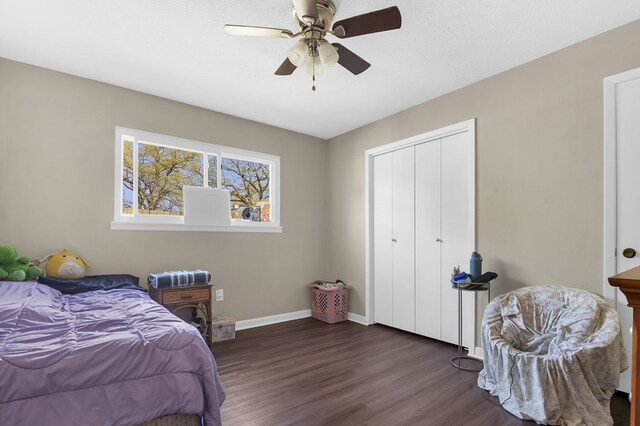 bedroom with baseboards, a closet, wood finished floors, and a ceiling fan