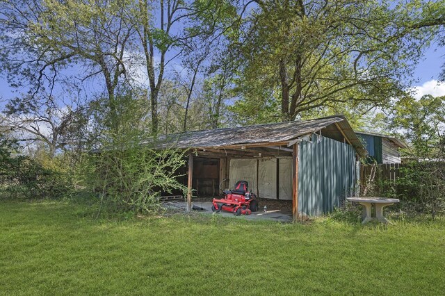 view of pole building featuring a lawn and a carport