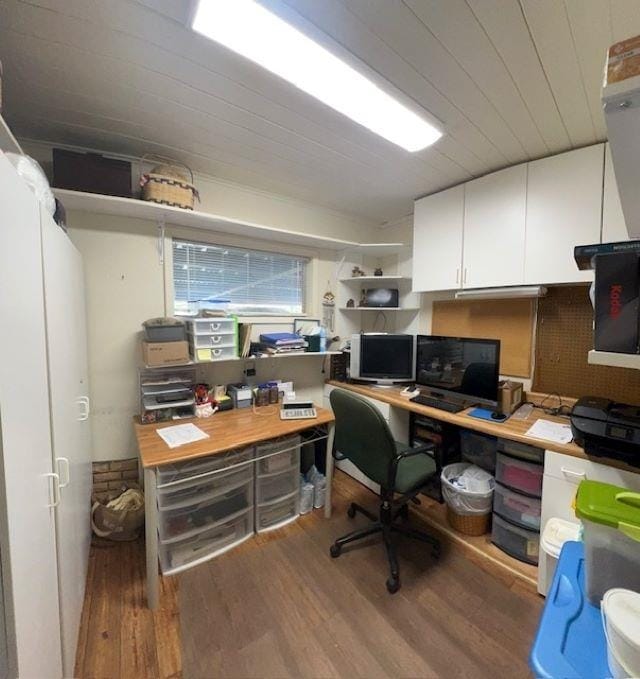 office area with hardwood / wood-style flooring