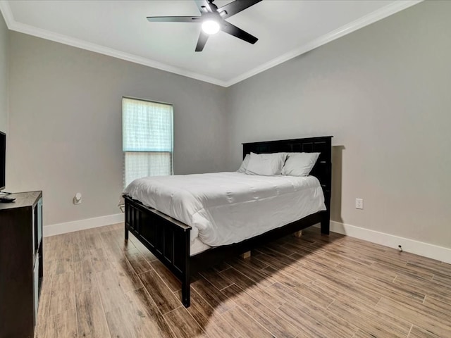 387 Cc Rd, Diboll, TX 75941 - bedroom featuring ornamental molding, light wood-style flooring, baseboards, and a ceiling fan
