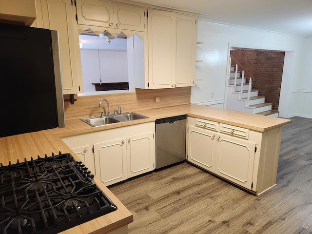 911 Allendale, Lufkin, TX 75904 - kitchen with appliances with stainless steel finishes, a peninsula, light countertops, light wood finished floors, and open shelves