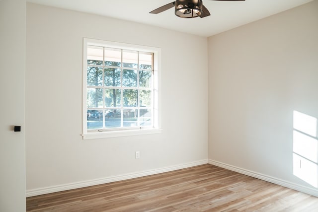 unfurnished room featuring light wood-type flooring and ceiling fan