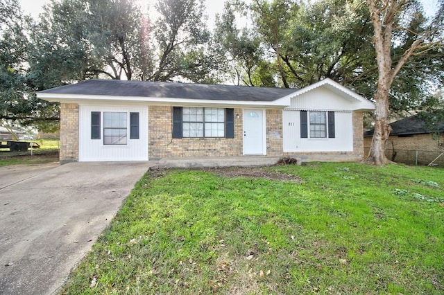 Listing photo 2 for 811 Overstreet Cir, Crockett TX 75835