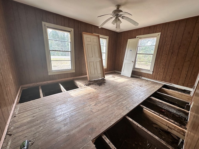 foyer entrance with a ceiling fan and baseboards