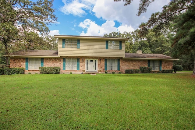 view of front facade featuring a front yard