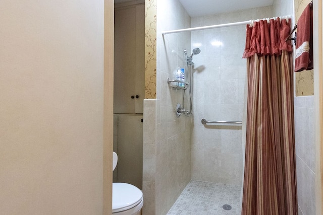 bathroom featuring toilet and a shower with shower curtain