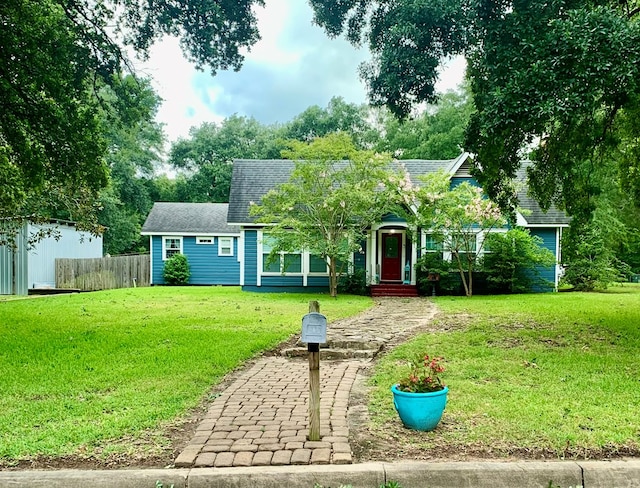 view of front of house featuring a front yard