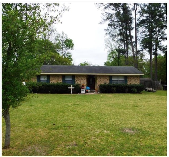 ranch-style home featuring a front yard