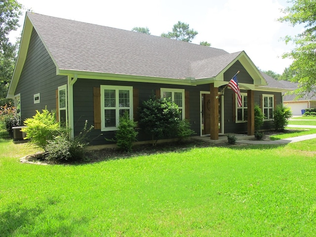 1208 Leslie Ln, Lufkin, TX 75901 - ranch-style home with a front yard and roof with shingles
