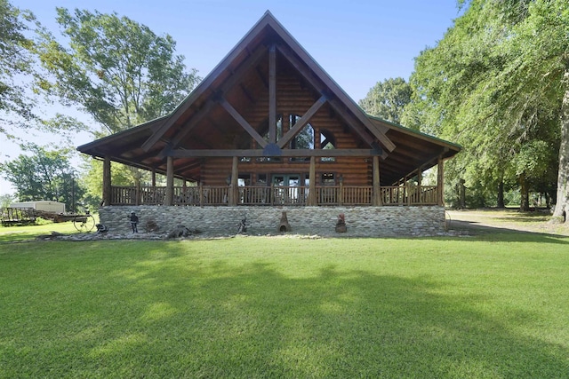 view of property's community featuring a lawn