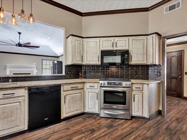 kitchen with crown molding, visible vents, dark wood-type flooring, a ceiling fan, and black appliances