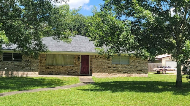 view of front of house featuring a front yard