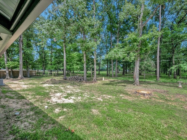 516 Westchester St, Diboll, TX 75941 - view of yard with view of wooded area