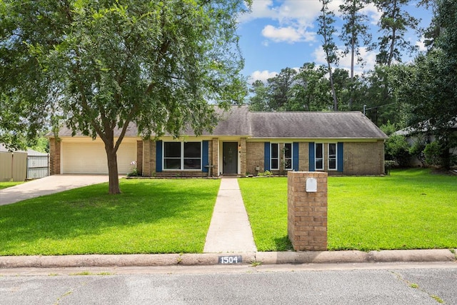 1504 Azalea Dr, Lufkin, TX 75904 - photo 1