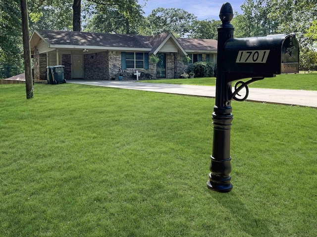 single story home featuring a front yard