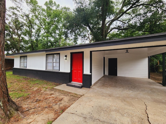 single story home featuring a carport