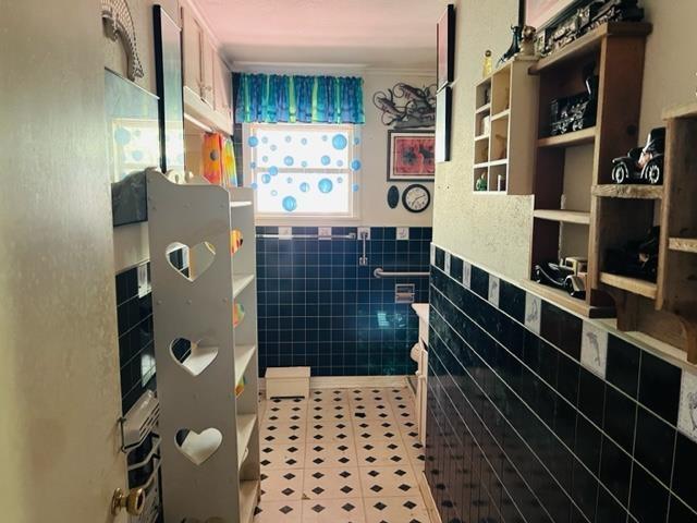 2090 Worth St, Hemphill, TX 75948 - bathroom with tile patterned flooring and tile walls