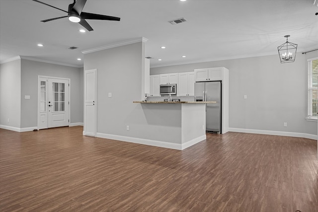 kitchen with visible vents, open floor plan, stainless steel appliances, white cabinetry, and dark wood-style flooring