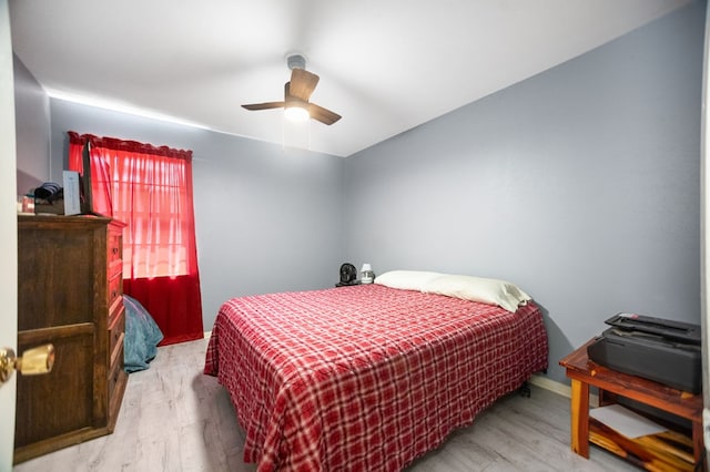 277 Mcclendon Rd, Lufkin, TX 75904 - bedroom featuring wood finished floors and a ceiling fan