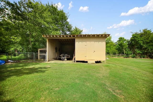 277 Mcclendon Rd, Lufkin, TX 75904 - view of pole building featuring a gate