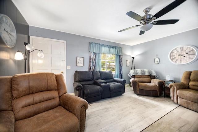 277 Mcclendon Rd, Lufkin, TX 75904 - living area featuring ceiling fan and light wood-style floors